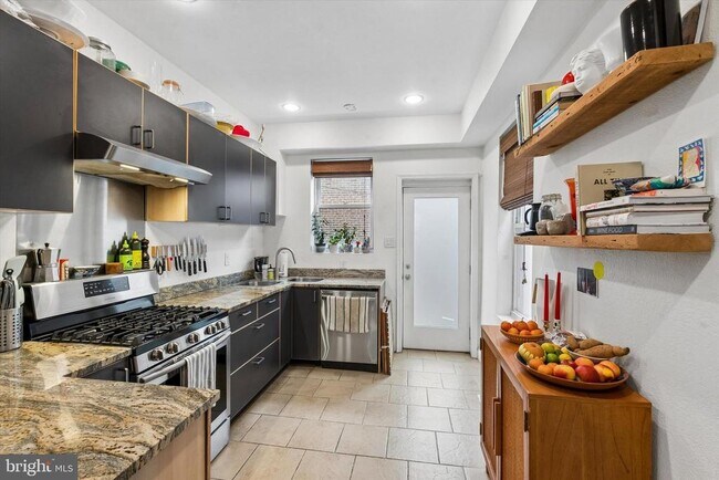 Photo - 1555 E Palmer St