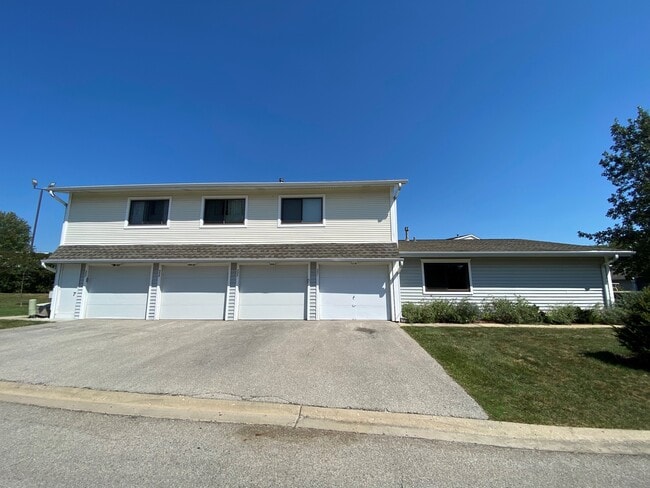 Building Photo - 333 Regatta Point Rental