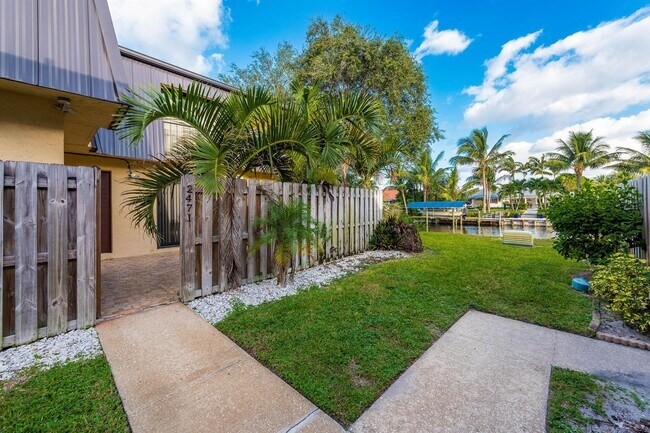 Building Photo - 2471 Waterside Dr