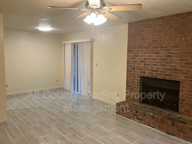 Building Photo - 4511 SW 71st Terrace Unit 1