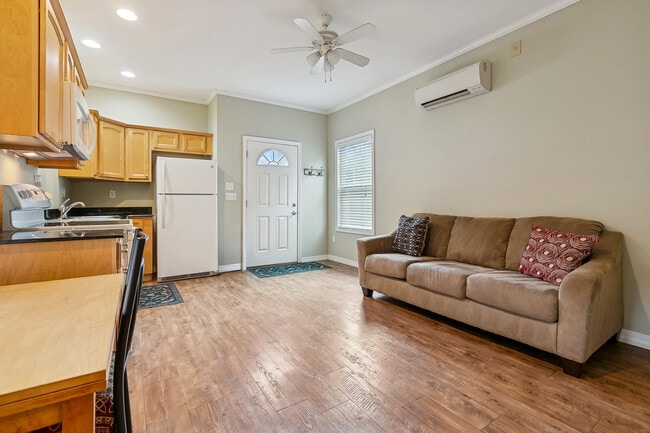 Photo - 4433 Orleans Blvd Unit Jefferson Retreat