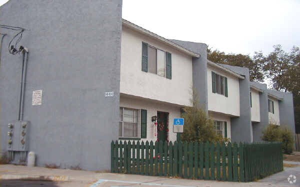 The Oaks - The Oaks Apartments