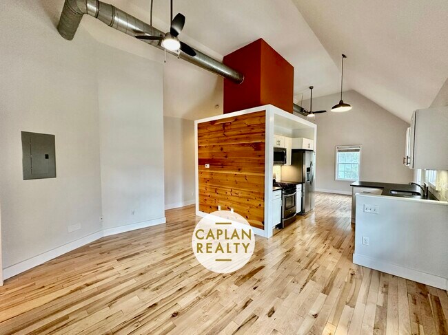 Photo - 324 Ashmun St Unit B