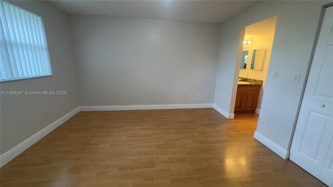 Building Photo - 9998 Nob Hill Pl Unit 9998