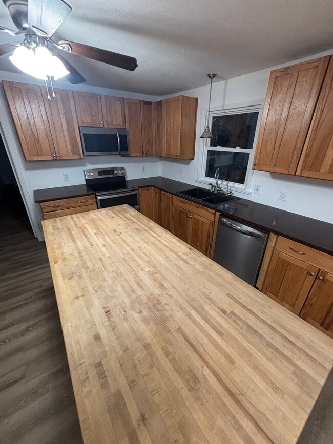 Photo - 2218 Saunders St