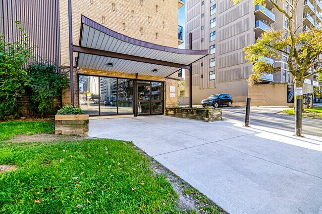 Photo - 839 Roselawn Ave