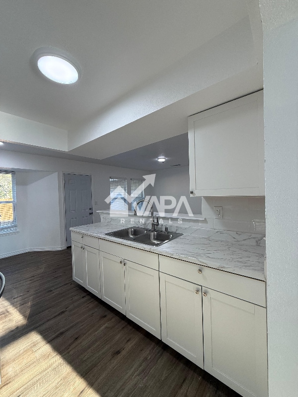 Photo - 8350 Hastings