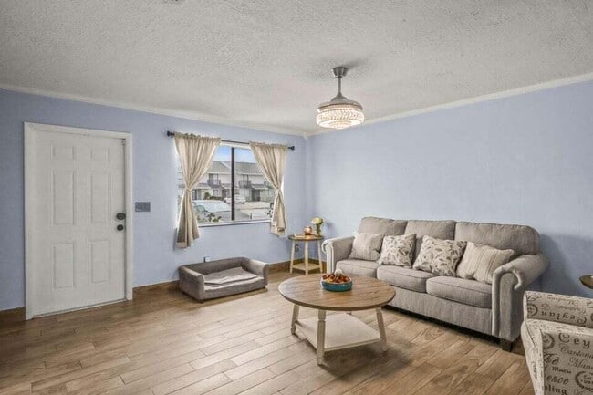 Photo - 901 Riverside Dr