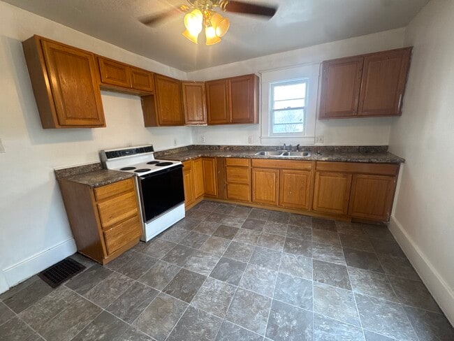 Photo - 635 S Union St Unit B