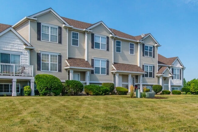 Photo - 1624 Fieldstone Dr N Townhome