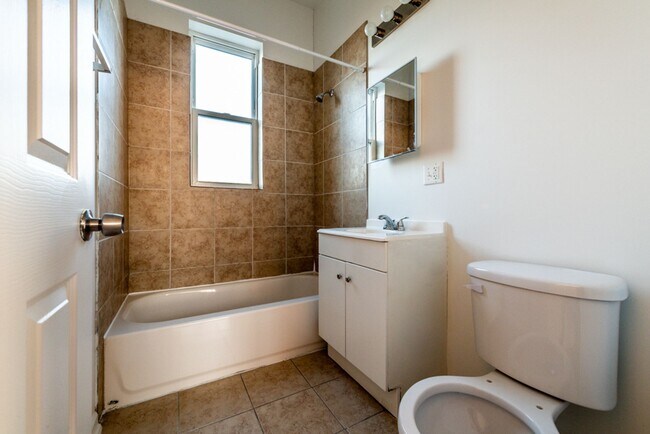 Photo - 1630 S Sawyer Ave Chicago, IL 60623