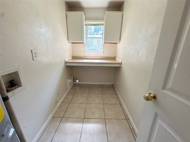 Building Photo - 2514 Avenue B