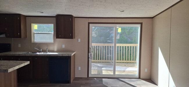 Photo - 429 W Sunshine Ln