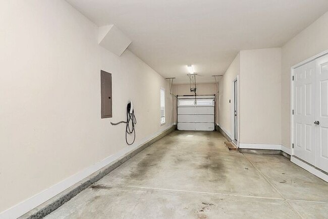 Photo - Stunning 3BD/3.5BA End Unit w/ City Views ...