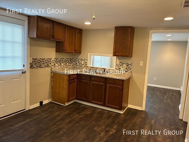 Photo - 140 E Market St Unit #B