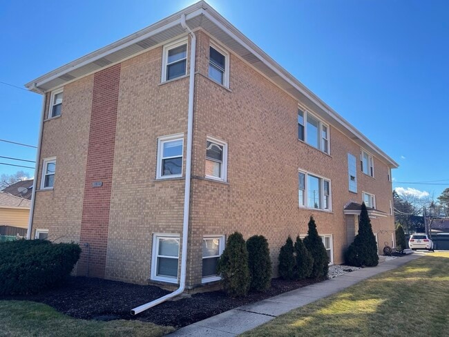 Building Photo - 6910 N Rosemary Ln
