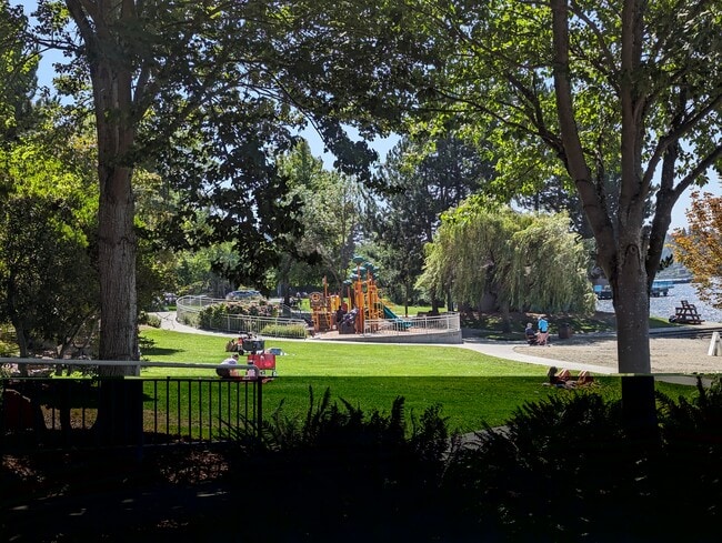 Houghton Beach Park 1/2 block walk - 6007 Lakeview Dr