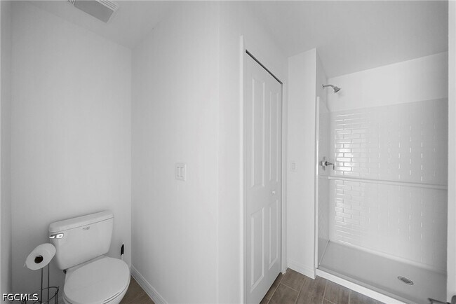 Photo - 2815 24th St W