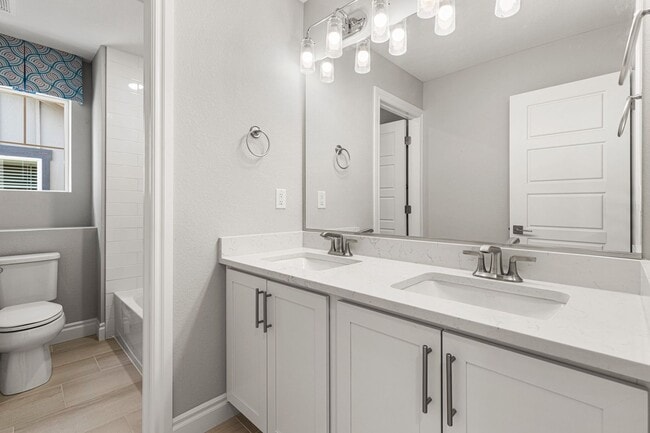 Building Photo - Beautiful Home in Commerce City!