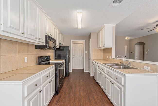 Photo - Newly Renovated 3 bed, 2 bath home on cul-...