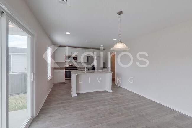 Photo - 14 Red Oak Dr.