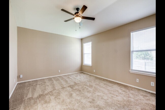 Photo - 611 Granite Cliff