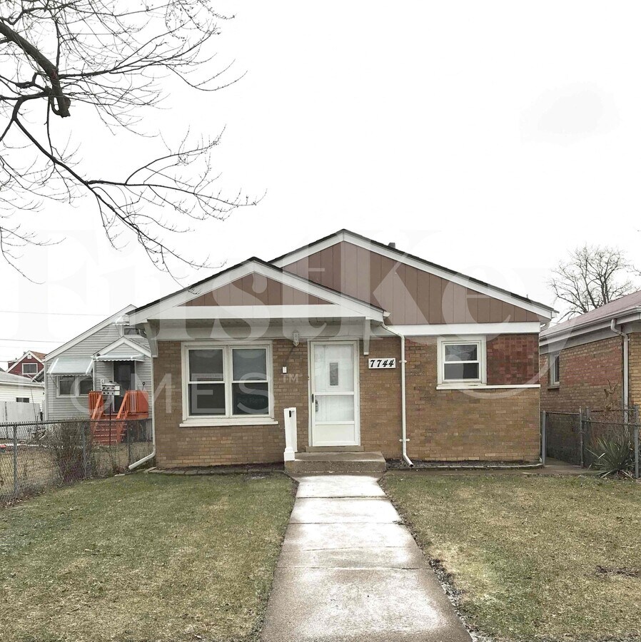 Photo - 7744 Lotus Ave