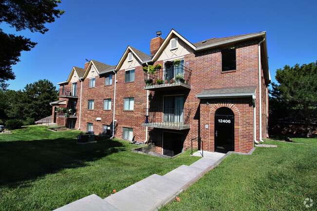 Building Photo - Edgewater Court Apartments