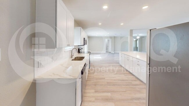 Photo - 3625 Henry St