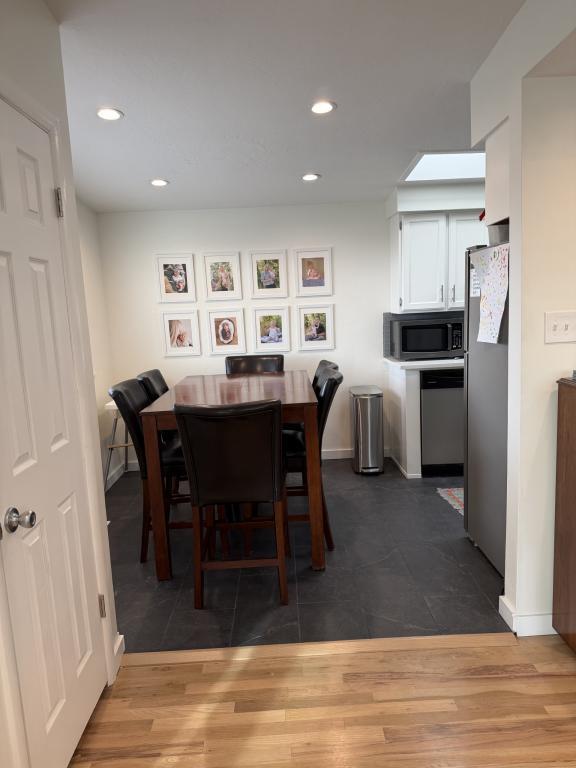 Photo - 872 Madsen Ln