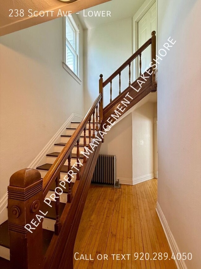238 Scott Ave Unidad Lower