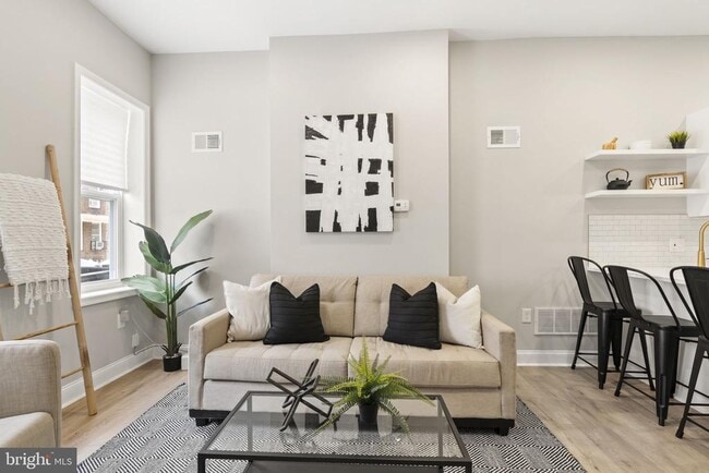 Photo - 2571 Coral St