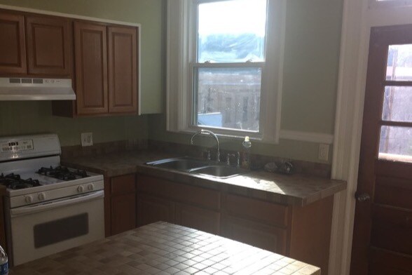 Photo - 811 Sarah St