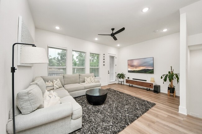 Photo - 901 Lehman St