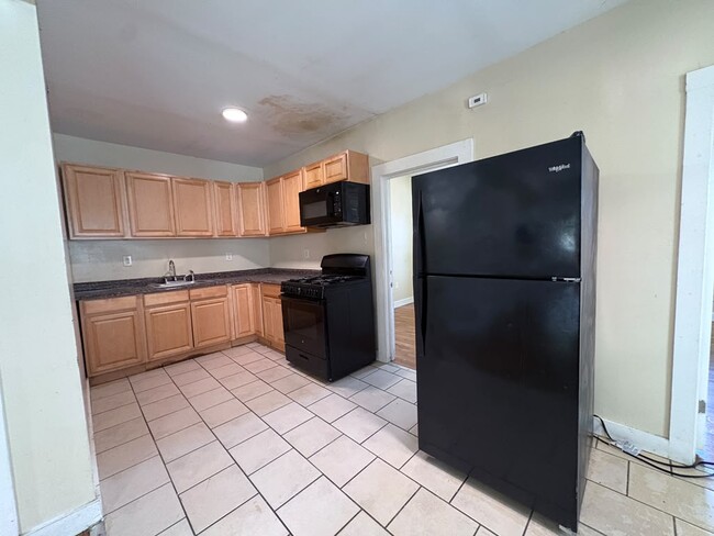 Photo - 564 Howard Ave Unit 2R