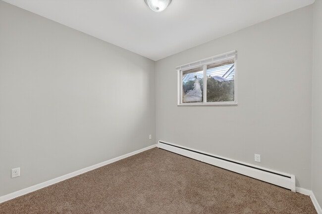 23 W Burdick St