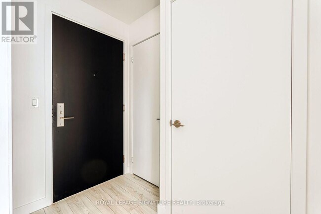 Photo - 8 Eglinton Ave E Unité 2705