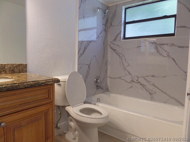1523 Lake Crystal Dr Unit F