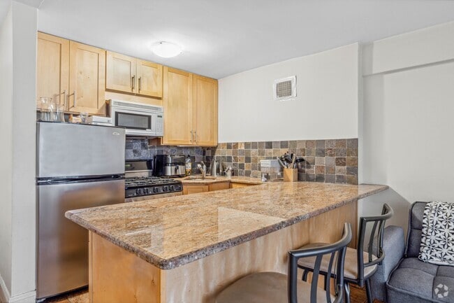 Building Photo - 141 E 55th St Rental