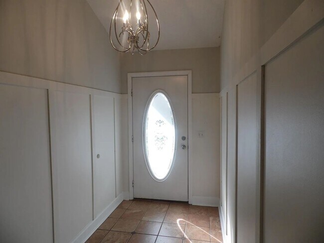 Photo - 147 Royal Dr
