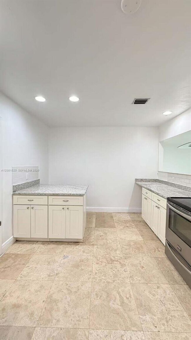 Photo - 637 SW 1st St