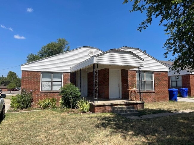 Building Photo - 1 Bed 1 Bath Duplex For Lease Now!