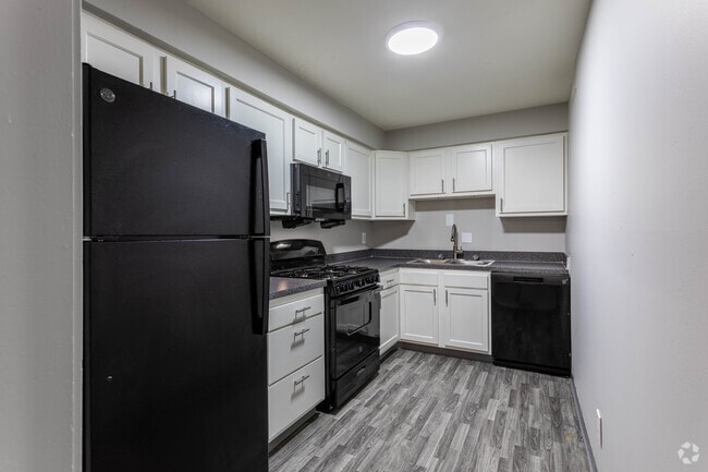 2 Br, 1 Ba - 750 SF