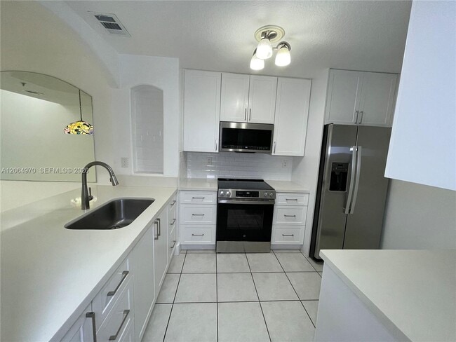 Photo - 905 NW 82nd Ave Unidad 111-B
