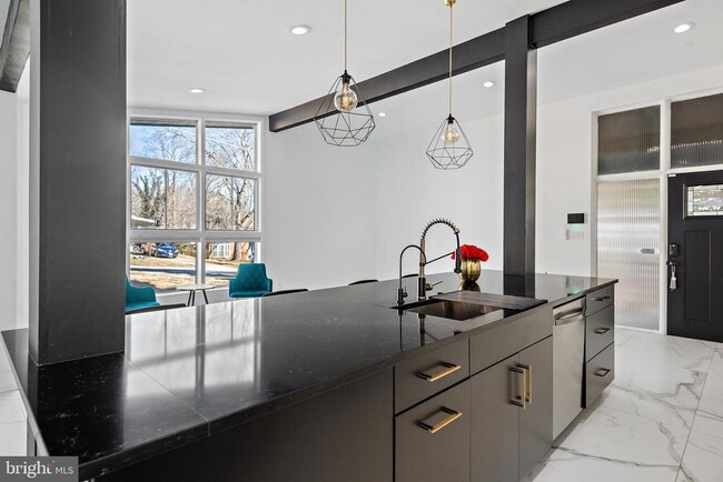 Photo - 608 Winona Ct