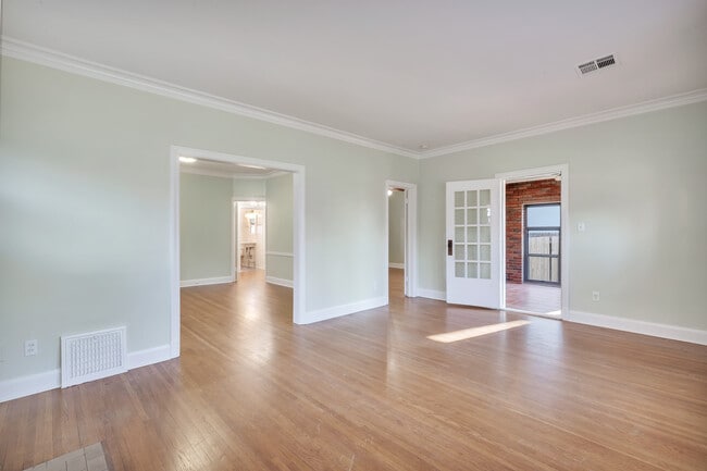 Photo - 109 E 26th Pl Unidad Front House