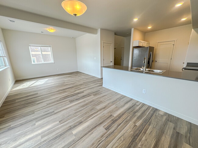 Photo - 1633 Elsie Jean Trl