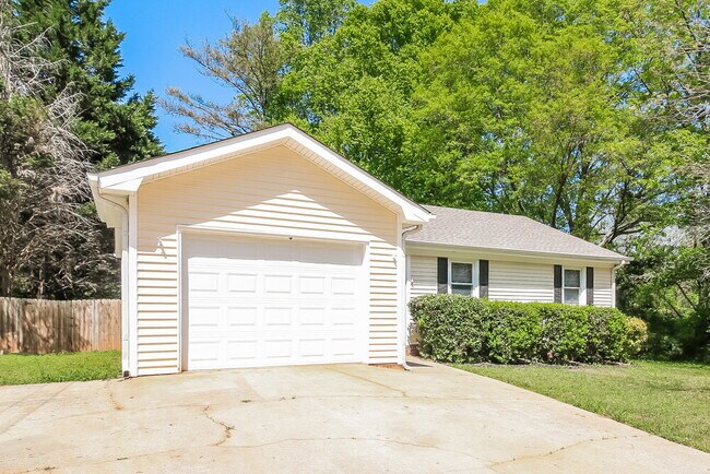 Photo - 420 Willow Ct SE