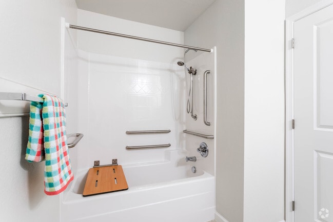 2 BR, 2 BA - 975 SF