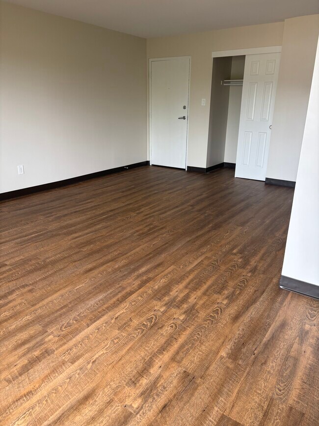 Family Room - 27 Grenadier Crt Unit 30